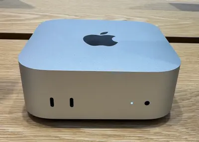 Apple Mac mini M4 — Daylight, Front, In room